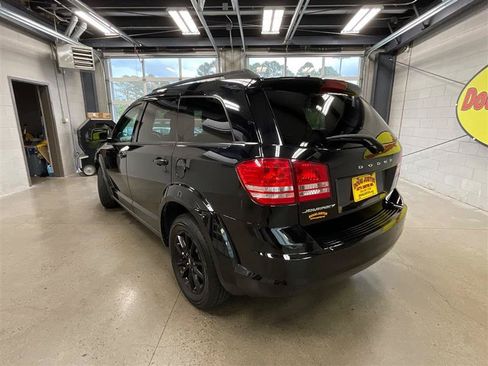 Used 2020 Dodge Journey SE w/ SE Popular Equipment Group FWD image 3