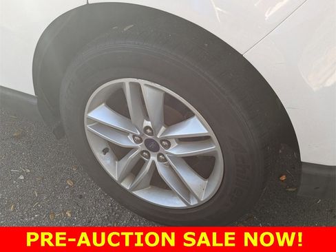 Used 2018 Ford Edge SEL image 16