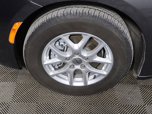 Used 2022 Chrysler Pacifica Touring-L image 18