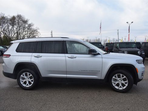 Used 2023 Jeep Grand Cherokee L Limited image 9