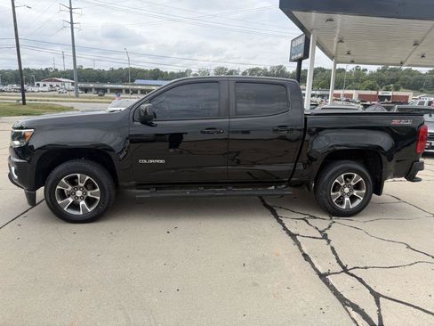 Used 2017 Chevrolet Colorado Z71 AWD/4WD image 4