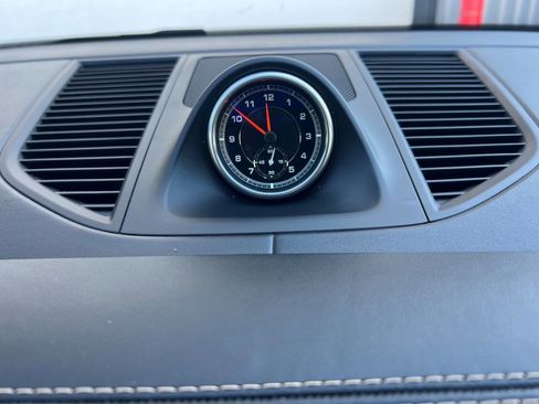 Used 2021 Porsche Macan image 22