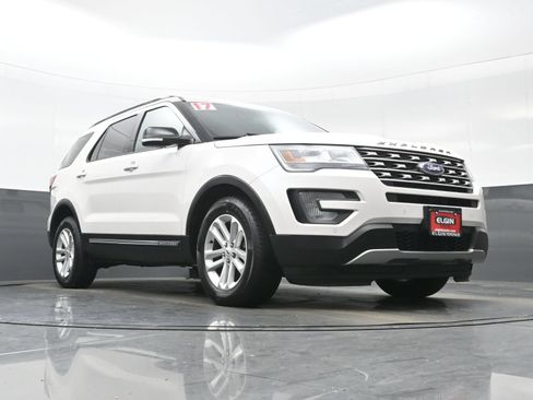 Used 2017 Ford Explorer XLT w/ Equipment Group 202A FWD image 28