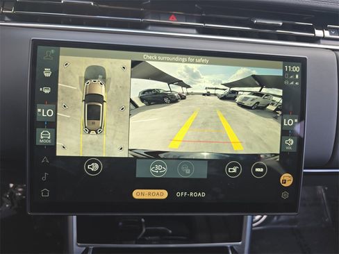 Certified 2025 Land Rover Range Rover SE image 24