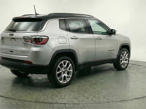 Used 2025 Jeep Compass Limited AWD/4WD image 9