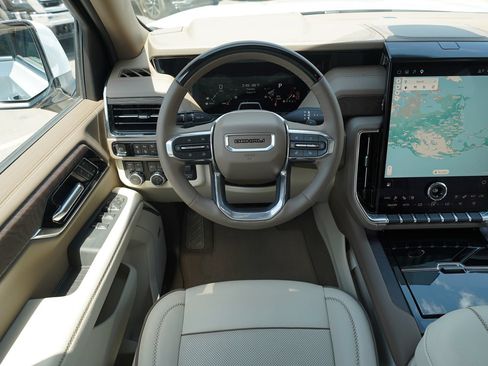 Used 2026 GMC Yukon XL Denali w/ Advanced Technology Package AWD/4WD image 9