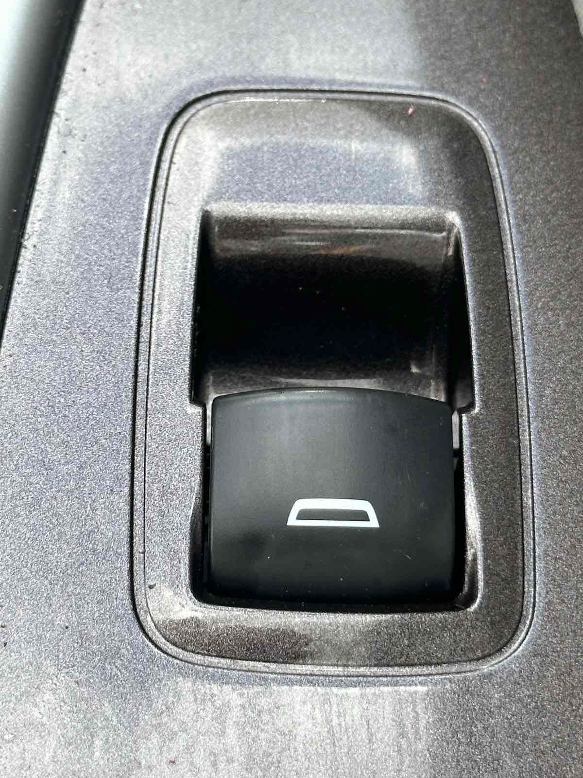 Used 2021 Chevrolet Malibu LS FWD image 25
