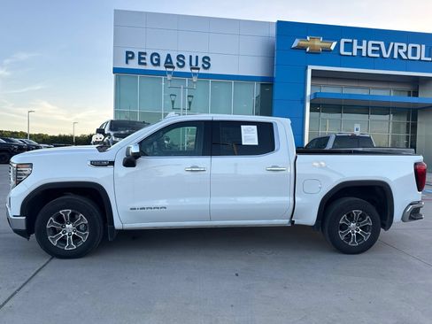 Used 2025 GMC Sierra 1500 SLT RWD image 2
