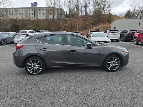 Used 2018 MAZDA MAZDA3 Grand Touring image 2