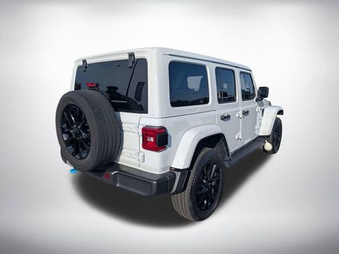 Used 2023 Jeep Wrangler Unlimited Sahara AWD/4WD image 3