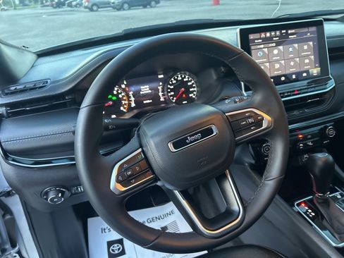 Used 2025 Jeep Compass Latitude w/ Altitude Special Edition image 13