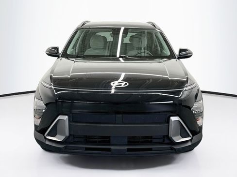 Used 2025 Hyundai Kona SEL FWD image 2
