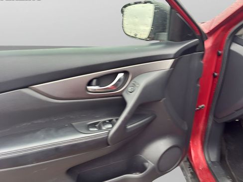 Used 2016 Nissan Rogue SV image 14