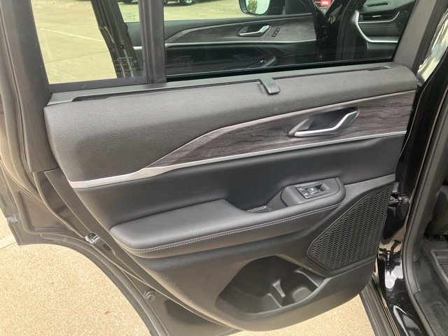 Certified 2024 Jeep Grand Cherokee Limited w/ Luxury Tech Group II AWD/4WD image 21