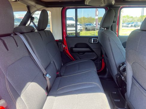 Certified 2025 Jeep Wrangler Unlimited Sahara w/ Safety Group AWD/4WD image 12