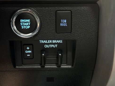 Used 2021 Toyota Tundra SR5 AWD/4WD image 17