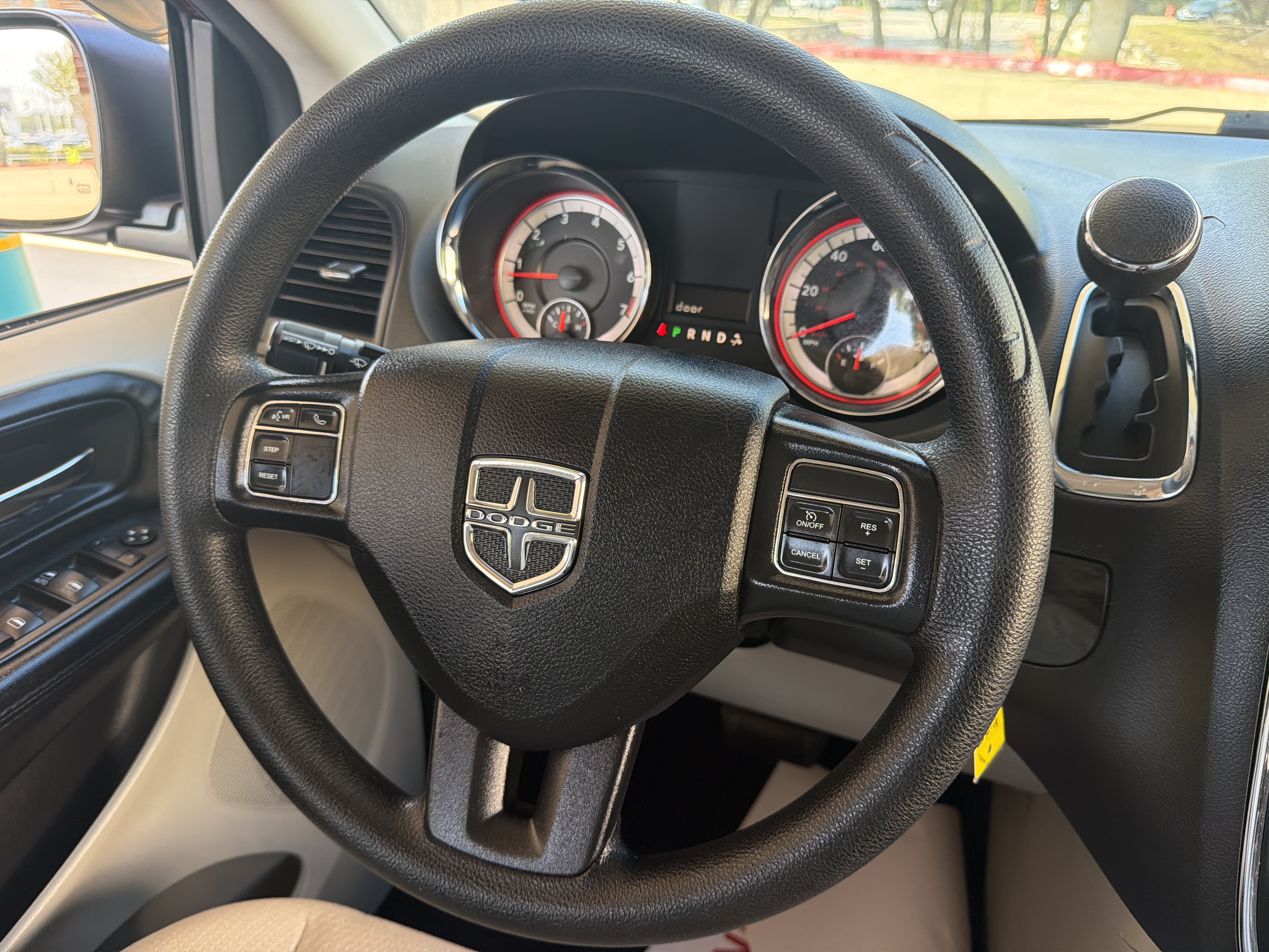 Used 2018 Dodge Grand Caravan SE w/ UConnect Hands-Free Group FWD image 25