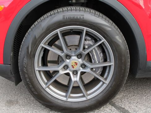 Certified 2024 Porsche Cayenne image 28