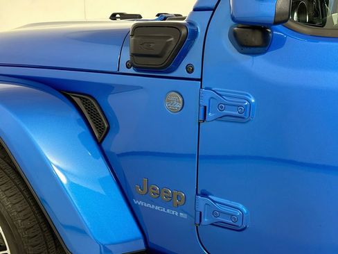 Used 2023 Jeep Wrangler Unlimited Sahara AWD/4WD image 9