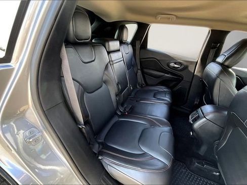 Used 2015 Jeep Cherokee Trailhawk w/ Leather Interior Group AWD/4WD image 25