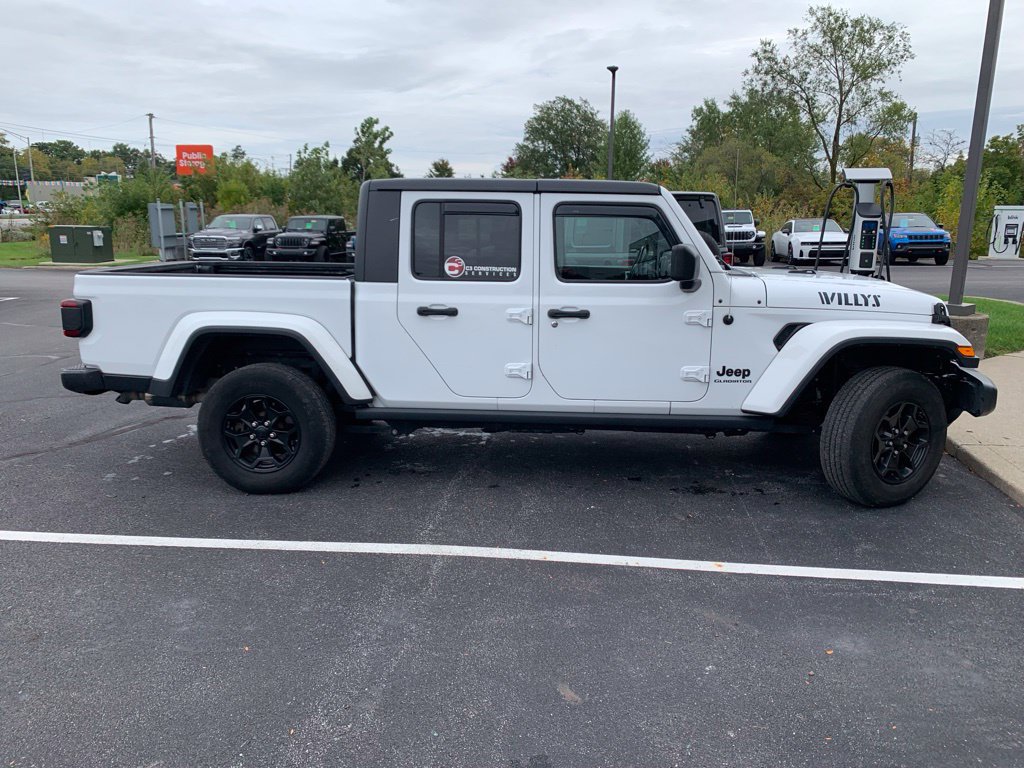 Used 2021 Jeep Gladiator Sport AWD/4WD image 3
