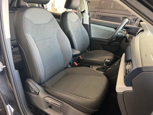 Used 2022 Volkswagen Taos SE w/ Driver Assistance Package FWD image 36