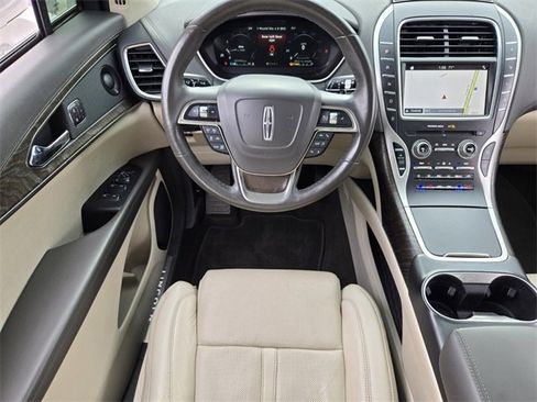 Used 2019 Lincoln Nautilus Reserve image 12