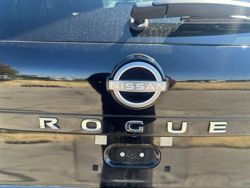 Used 2023 Nissan Rogue S AWD/4WD image 11