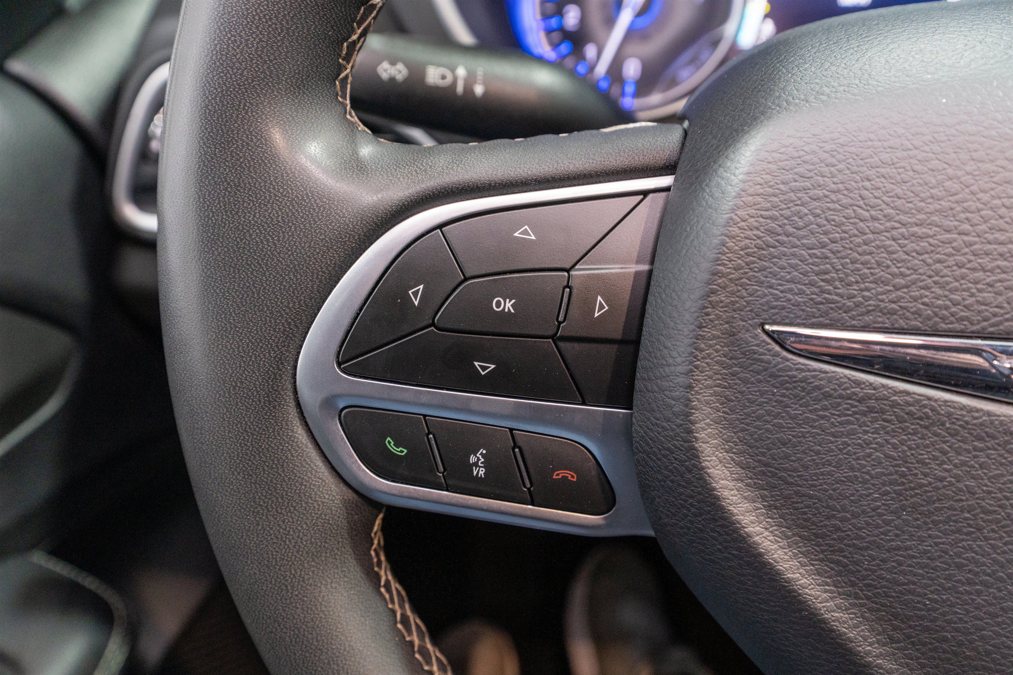 Used 2025 Chrysler Pacifica Select FWD image 25