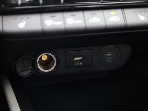 Used 2025 Hyundai Elantra Limited image 26