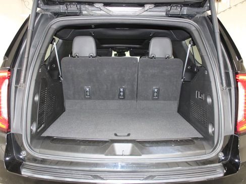 Used 2023 GMC Yukon XL SLT w/ SLT Luxury Package RWD image 29