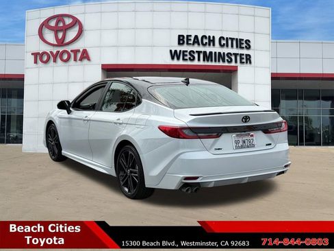Used 2025 Toyota Camry XSE FWD image 8