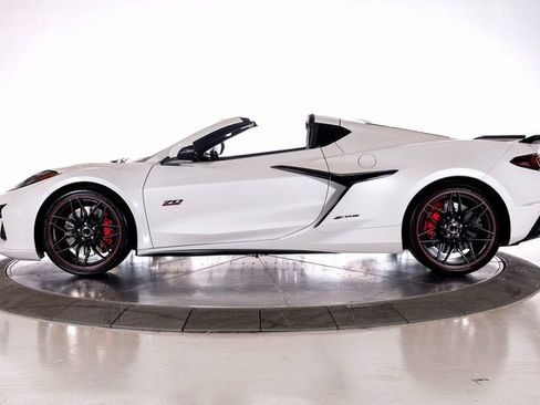 Used 2023 Chevrolet Corvette Z06 image 2