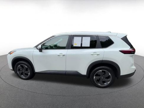 Used 2025 Nissan Rogue SV FWD image 9