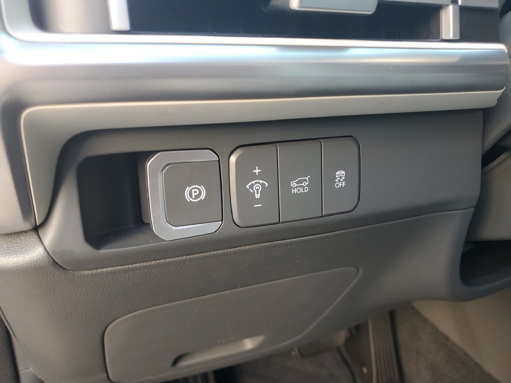 Used 2025 Hyundai Santa Fe SEL FWD image 26