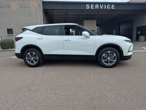 Used 2023 Chevrolet Blazer LT image 2