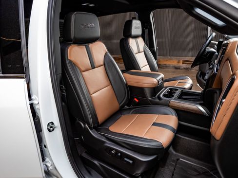 Used 2023 Chevrolet Silverado 3500 High Country image 31