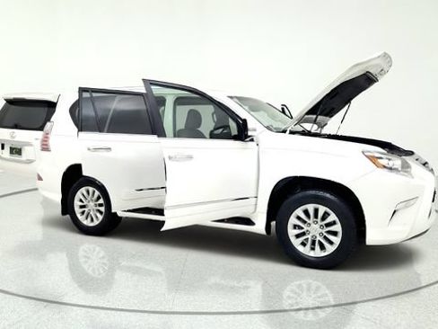 Used 2017 Lexus GX 460 Premium w/ Premium Package AWD/4WD image 20