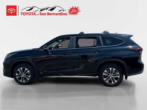 New 2026 Toyota Highlander XLE image 2