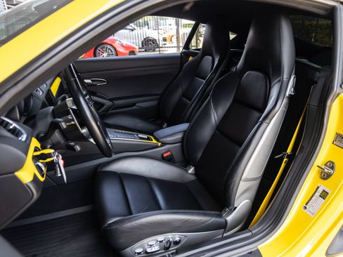 Certified 2019 Porsche 718 Cayman RWD image 5