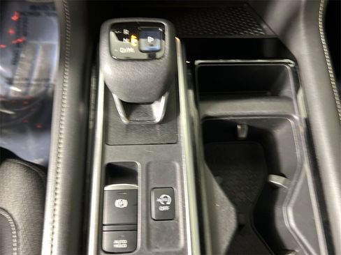 Certified 2022 Nissan Pathfinder SV w/ SV Premium Package image 21