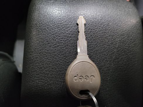 Used 2016 Jeep Patriot Sport AWD/4WD image 32