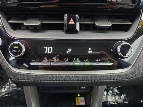 Used 2022 Toyota Corolla Cross LE w/ Moonroof Package image 32