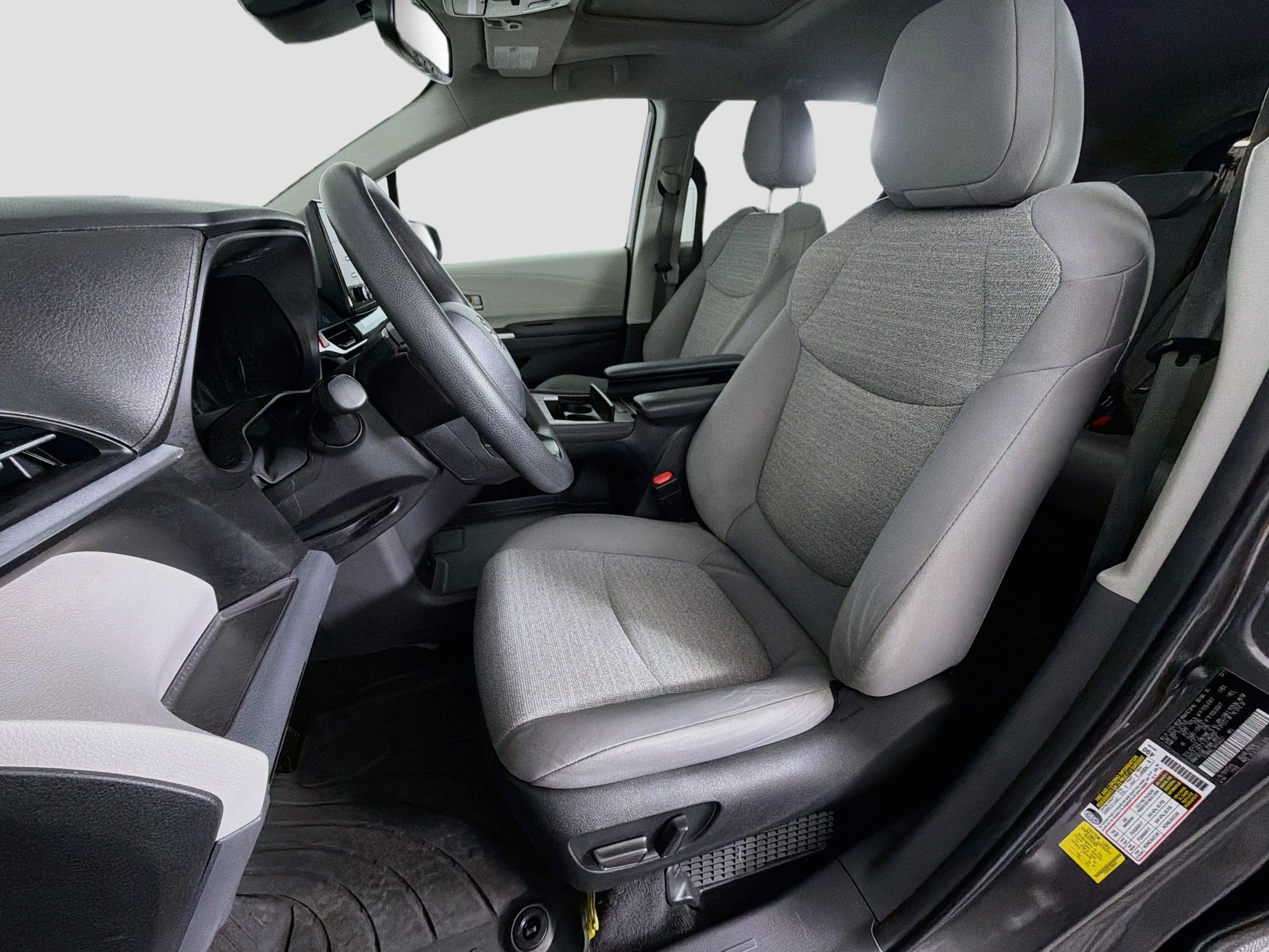 Used 2022 Toyota Sienna LE w/ LE Plus Package FWD image 13