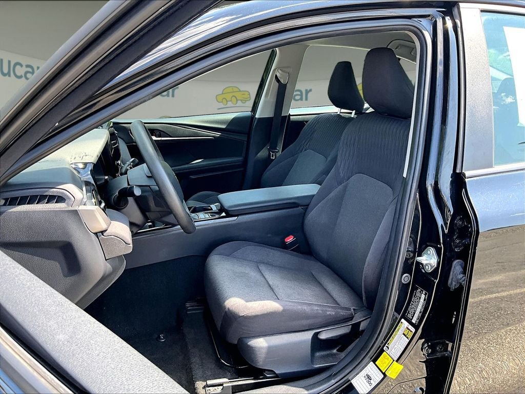 Used 2025 Toyota Camry LE FWD image 10