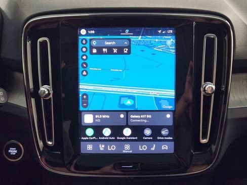 Certified 2026 Volvo XC40 B5 Plus AWD/4WD image 17