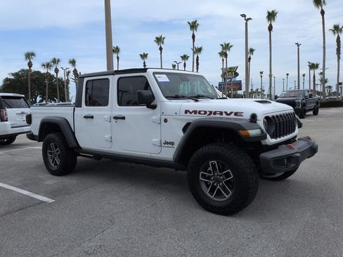 Used 2024 Jeep Gladiator Mojave w/ Technology Group AWD/4WD image 1