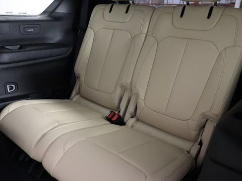 Used 2023 Jeep Grand Cherokee L Limited AWD/4WD image 17