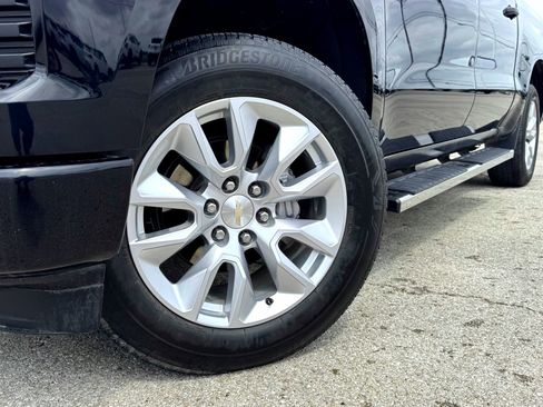 Used 2024 Chevrolet Silverado 1500 Custom image 2