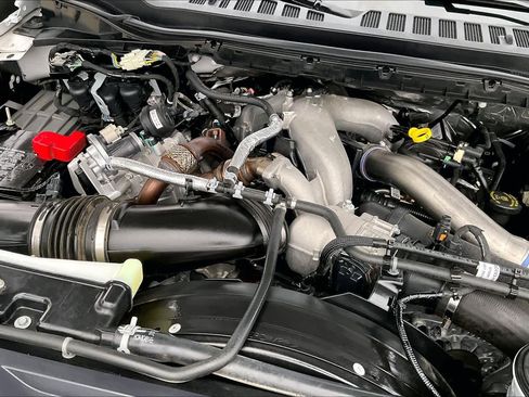 Used 2025 Ford F250 XLT image 32